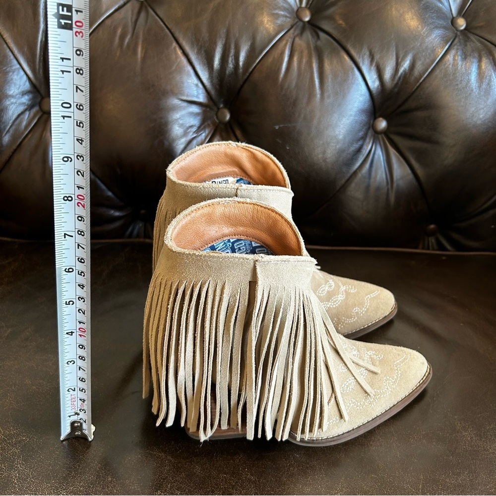 Dingo Cream Ankle Booties with Fringe Detail size 6.5 - Picture 8 of 11